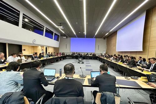 Hơn 160 quốc gia họp khẩn tại Geneva trước 'đại dịch thuốc lá mới'