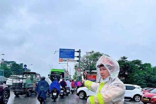 Xử lý xe buýt đi sai luồng tuyến tại phía bắc cầu Chương Dương