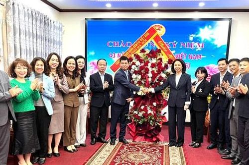 Lãnh đạo thành phố Hà Nội chúc mừng Sở GD-ĐT nhân Ngày Nhà giáo
