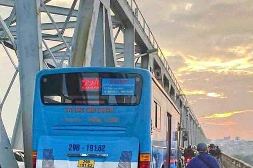Hà Nội: Xử lý tài xế xe buýt đi vào làn cấm trên cầu Chương Dương
