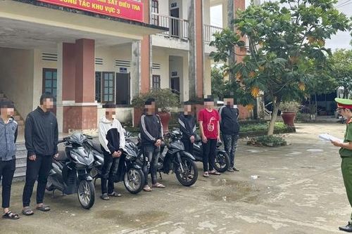 Nhóm thiếu niên liều lĩnh mang đao tấn công người dân trong đêm