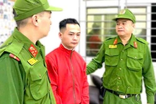 Bắt đối tượng truy nã tại sân bay Nội Bài