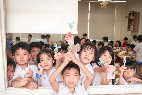 Sắc Vọng Ca cùng học sinh Tiểu học Mỹ Đình 1 góp sách, lan tỏa văn hóa đọc kiểu mới