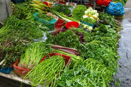 Mâm cơm nhà ở TP.HCM, Hà Nội lèo tèo rau vì giá quá đắt đỏ