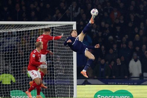 McTominay viết lại lịch sử Scotland