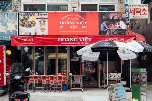 Quán phở Việt Nam xuất hiện trong MV Kpop của tiểu thư gia tộc Samsung