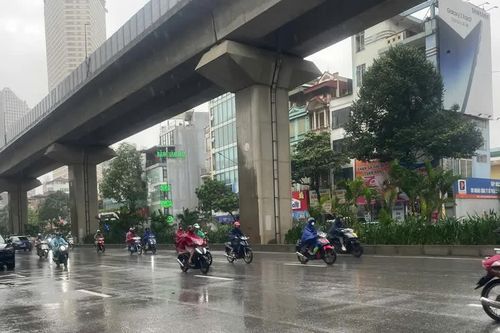 Hà Nội: Người lao động cần mẫn mưu sinh trong đêm giá rét
