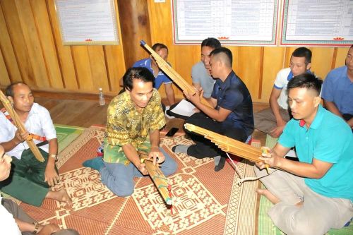 Những 'người thầy không bục giảng' giữ lửa văn hóa Thái giữa đại ngàn