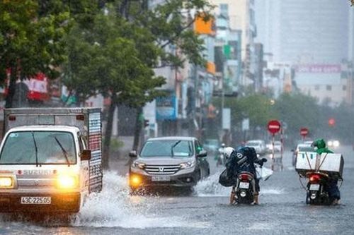 Trung Bộ mưa lớn, nhiều sông vượt mức báo động 3