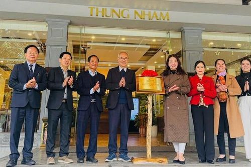 Gắn biển 'Du lịch xanh' cho 3 đơn vị tại Ninh Bình