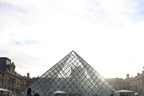 Pháp: Bảo tàng Louvre đóng cửa phòng trưng bày do vấn đề hạ tầng