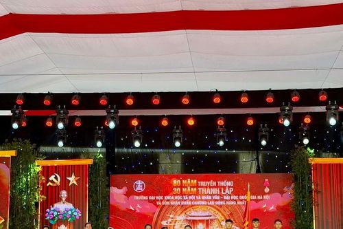 Trường đại học Khoa học Xã hội và Nhân văn đón nhận Huân chương Lao động hạng Nhất