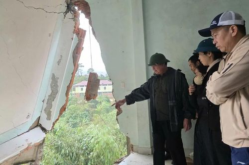 Thứ trưởng Võ Văn Hưng kiểm tra khắc phục hậu quả mưa lũ tại Quảng Trị