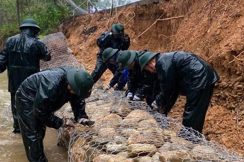 Huế huy động lực lượng khắc phục sạt lở tại xã Hưng Lộc
