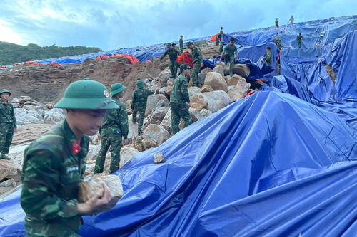 Lữ đoàn Đặc công nước 5 huy động lực lượng gia cố đập