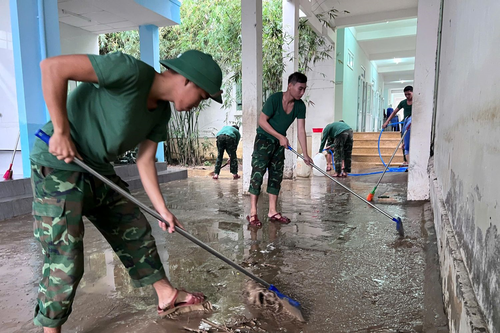 Trung đoàn 974 (Bộ CHQS tỉnh Khánh Hòa) giúp đỡ các trường học
