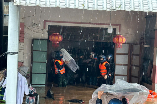 Đồn Biên phòng Xuân Đài kịp thời ứng cứu người dân vùng ngập lụt