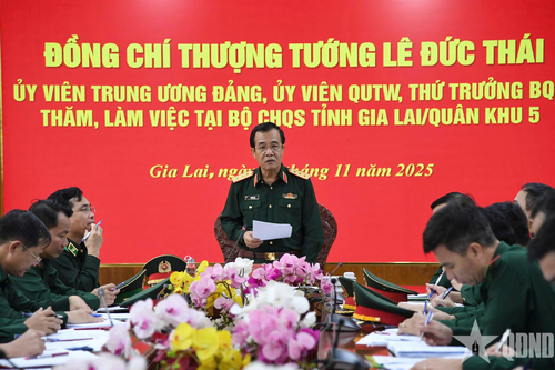 Thượng tướng Lê Đức Thái thăm, nắm tình hình tại Bộ CHQS tỉnh Gia Lai