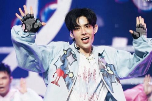 'Anh trai say hi' Dillan Hoàng Phan: 'Cảm ơn thầy cô đã tin tôi, trước cả khi tôi tin vào bản thân mình'