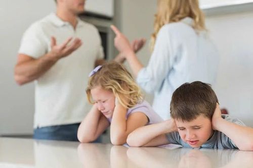 Cách giữ bình yên gia đình khi gặp áp lực công việc