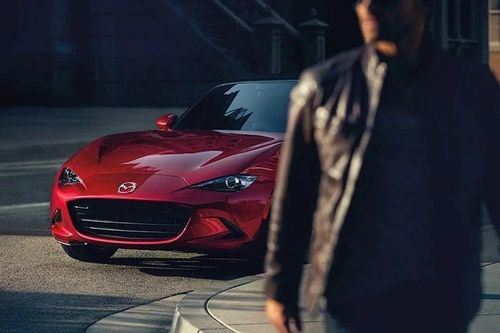 Mazda Việt Nam 'thả thính' MX-5 mui trần thể thao bản 35 năm