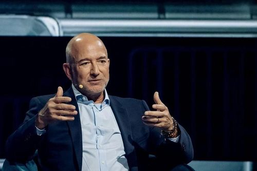 Jeff Bezos trở lại làm CEO startup AI Project Prometheus