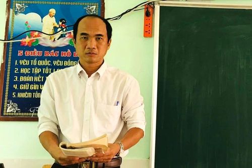 Thầy giáo vùng sâu hết lòng vì sự nghiệp 'trồng người'