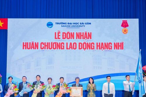 Trường Đại học Sài Gòn nhận Huân chương Lao động hạng Nhì