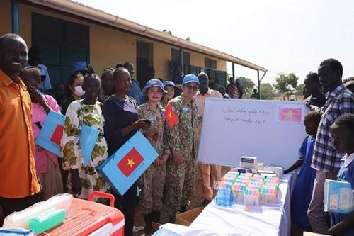 Bệnh viện dã chiến Việt Nam đồng hành với sự nghiệp giáo dục tại Nam Sudan