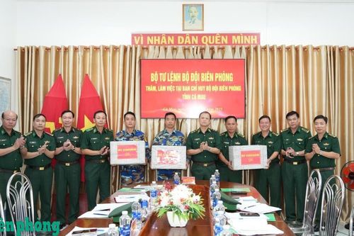 Trung tướng Nguyễn Anh Tuấn thăm, làm việc tại BĐBP tỉnh Cà Mau