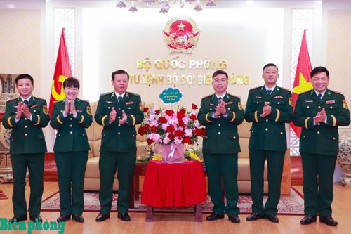 Bộ Tư lệnh BĐBP gặp mặt, chúc mừng 5 cán bộ, giảng viên được công nhận đạt chuẩn chức danh Phó Giáo sư năm 2025