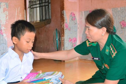 Giữa đại ngàn Tây Nguyên, người lính biên phòng chắp cánh ước mơ trẻ nhỏ