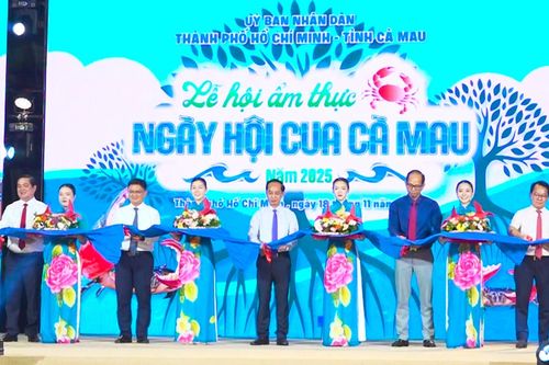 Khai mạc Lễ hội ẩm thực cua Cà Mau tại TPHCM: Chỉ hơn 1 giờ đã bán sạch cua