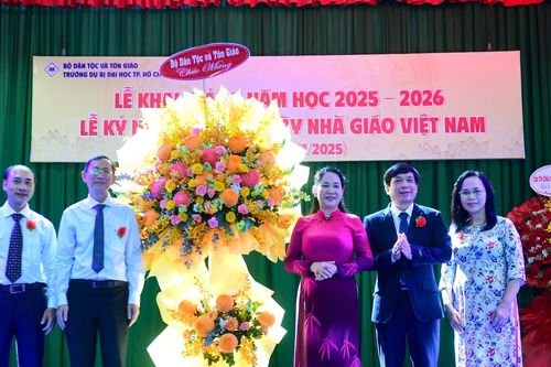 Thứ trưởng Nông Thị Hà: Gắn đào tạo với nhu cầu nhân lực vùng cao