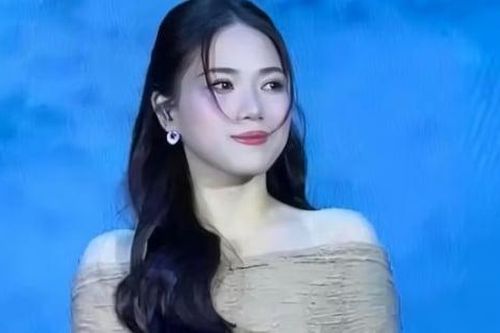 Không nhận ra Thùy Chi sau 20 năm ca hát