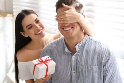 Tặng 500.000 đồng/cán bộ nam nhân Ngày Quốc tế Nam giới