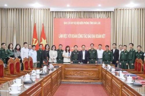Báo Đại Đoàn Kết kết hợp cùng Bộ đội Biên phòng tỉnh Đắk Lắk tổ chức chương trình 'Xuân Biên phòng – Ấm lòng dân bản' tại vùng biên