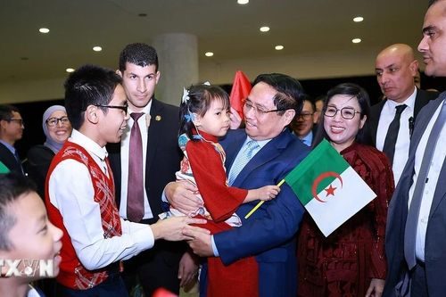 Thủ tướng Phạm Minh Chính và Phu nhân gặp mặt cộng đồng Việt Nam tại Algeria