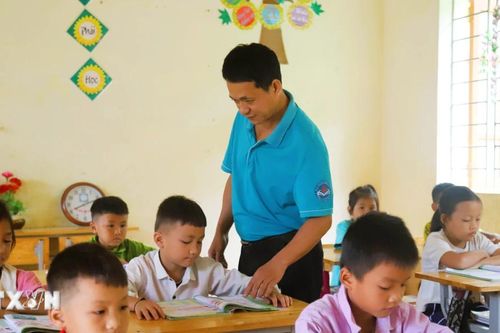 Những giáo viên xung phong cắm bản tại điểm trường giữa đại ngàn Pù Huống