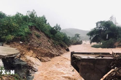 Quảng Ngãi: Mưa lớn, lũ trên các sông lên nhanh gây ngập nhiều nơi