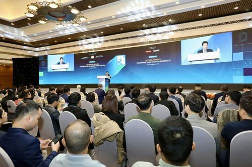 Đẩy nhanh lộ trình 'nâng hạng' QR chuyển tiền lên QR thanh toán