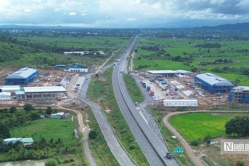 Trạm dừng nghỉ cao tốc Vĩnh Hảo - Phan Thiết: Hệ thống quản lý giao thông đạt 97% nhưng mặt bằng vẫn 'tắc'