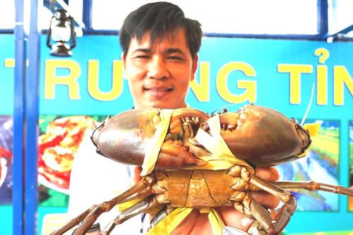 Trải nghiệm ẩm thực cua Cà Mau tại TPHCM