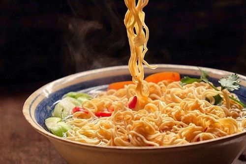 91% du khách Việt mang theo mì gói, muối chấm hoặc gia vị nêm sẵn khi đi du lịch