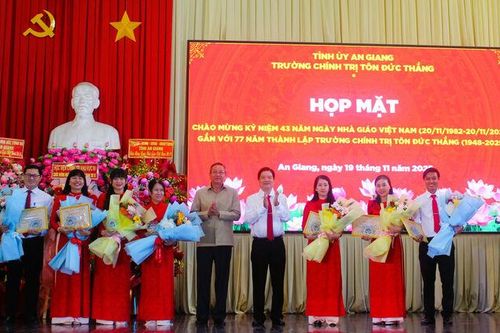 Trường Chính trị Tôn Đức Thắng kỷ niệm 43 năm Ngày Nhà giáo Việt Nam và 77 năm thành lập trường