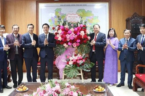 Phó Chủ tịch UBND tỉnh Lê Xuân Lợi chúc mừng Sở Giáo dục và Đào tạo nhân Ngày Nhà giáo Việt Nam
