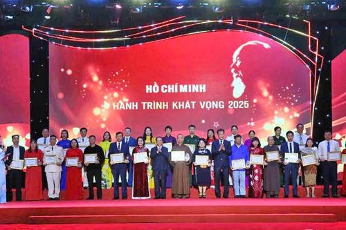 Bắc Ninh: 4 tập thể, cá nhân được vinh danh trong Chương trình Giao lưu điển hình tiêu biểu trong học tập và làm theo Bác