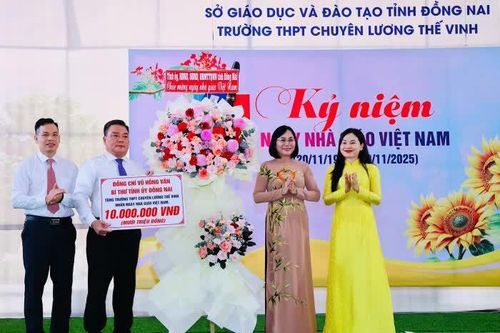 Lãnh đạo tỉnh chúc mừng Ngày Nhà giáo Việt Nam tại Trường THPT chuyên Lương Thế Vinh