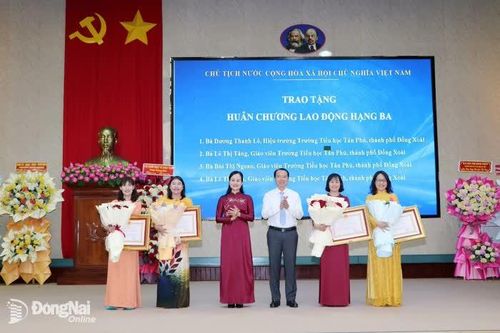 Phường Bình Phước tuyên dương, khen thưởng giáo viên giỏi, học sinh giỏi