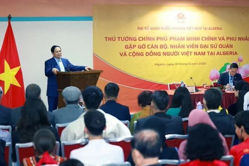 Thủ tướng Phạm Minh Chính và Phu nhân gặp mặt cộng đồng người Việt Nam tại Algeria